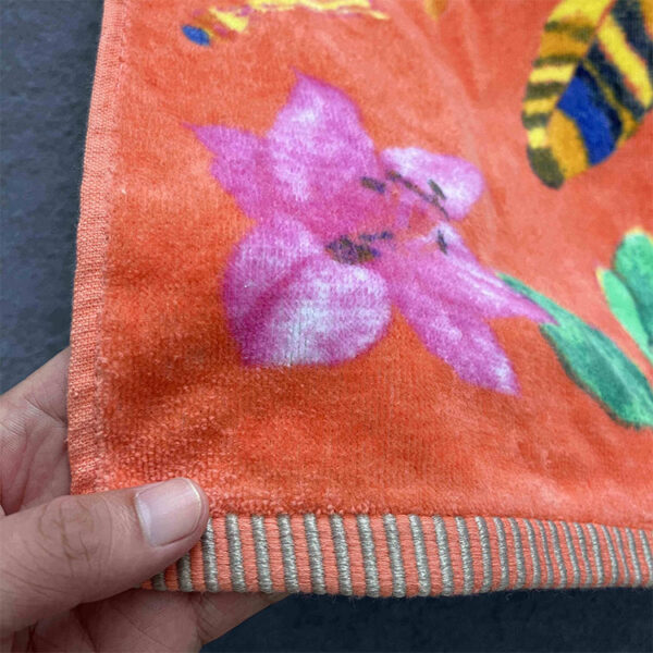 Serviette de plage surdimensionnée avec broderie monogramme