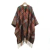 Poncho de rizo con ribete de contraste