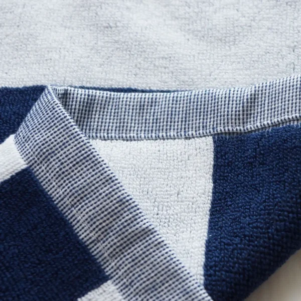 Zweifarbiges Jacquard-Strandtuch mit hochwertiger Textur