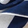 Zweifarbiges Jacquard-Strandtuch mit hochwertiger Textur